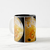 Jupiter's maan Io Tweekleurige Koffiemok (Voorkant links)