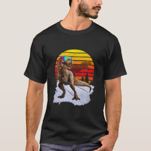 Jurassic T Rex Skiing Retro World Funny di T-shirt