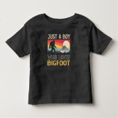 Just A Boy Who Loves Bigfoot Sasquatch Kinder Shirts (Voorkant)