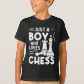Just a Boy who Loves Cjees – Kids Chess Lover T-shirt (Voorkant)