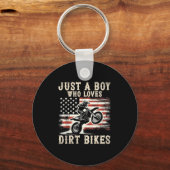 Just A Boy Who Loves Dirt Bikes American Flag Moto Sleutelhanger (Voorkant)