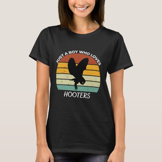Just a Boy who loves hooters T-shirt (Voorkant)