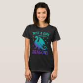 Just a Girl Who Loves Dragons - Schattigee Fantasy T-shirt (Voorkant volledig)