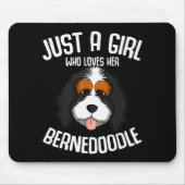 Just A Girl Who Loves Her Bernedoodle Dog Girls  Muismat (Voorkant)