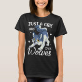 Just a Girl Who Loves Wolves T-shirt (Voorkant)