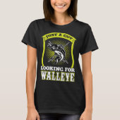 Just A Guy Looking For Walleye  Walleye Hunter T-shirt (Voorkant)