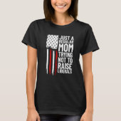 Just A Regular Mom Trying Not To Raise Liberals 2 T-shirt (Voorkant)