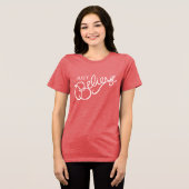 Just Believe slogan grafisch T-shirt (Voorkant volledig)
