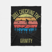 Just Checking The Gravity Funny Mountain Biking Sp Fleece Deken (Voorkant)