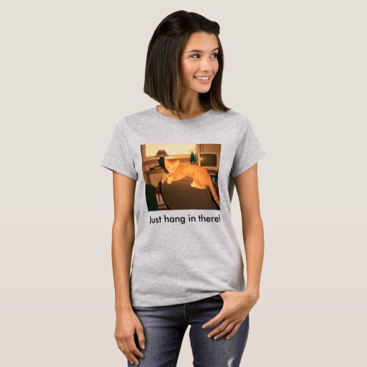 Just Hang in There T-Shirt (Voorkant volledig)