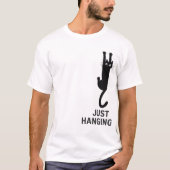 Just Hanging Cat – Funny Climbing Black Cat T-shirt (Voorkant)