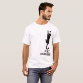 Just Hanging Cat – Funny Climbing Black Cat T-shirt (Voorkant volledig)