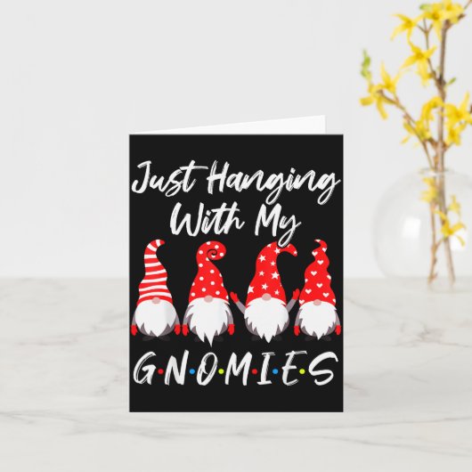 Just Hanging With My Gnomies Shirt, Christmas Gnom Kaart (Gele Bloem)