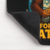 Just Here For The Latkes Funny Hanukkah Bigfoot Muismat (Hoek)