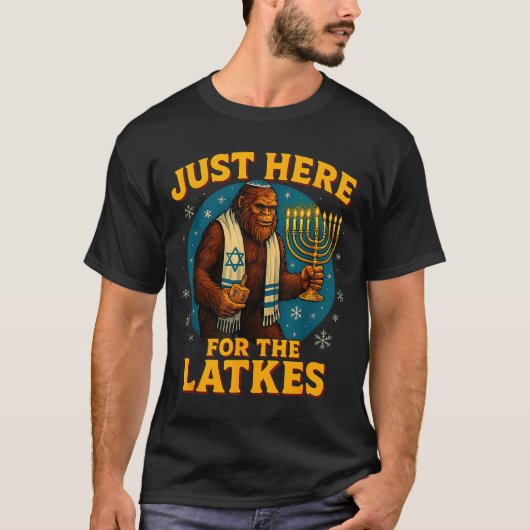 Just Here For The Latkes Funny Hanukkah Bigfoot T-shirt (Voorkant)