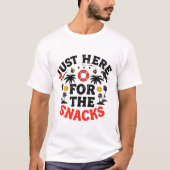 Just Here for the Snacks: The Only Social Commitme T-shirt (Voorkant)