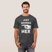 Just Married Him Haar t shirt voor pasgetrouwden (Voorkant volledig)