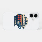 Just Married Loading – Grappige Tech Wedding iPhone 16 Hoesje (Achterkant horizontaal)
