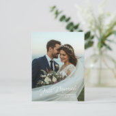 Just Married Script Wedding Photo Announcement Briefkaart (Staand voorkant)
