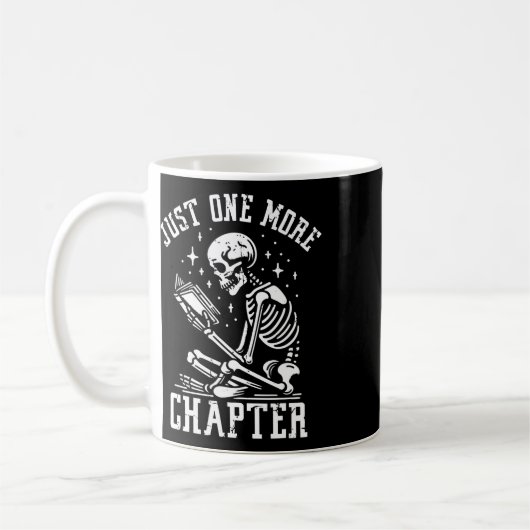 Just One More Chapter, Funny Skeleton Reading Book Koffiemok (Links)