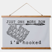 Just One More Row I'm Hooked Crochet Hook and Yarn Hangend Wandkleed (Voorkant)