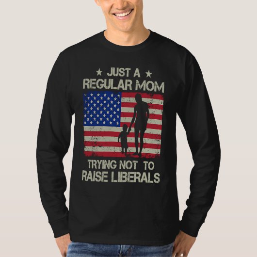 Just Regular Mom Trying Not To Raise Liberals Amer T-shirt (Voorkant)