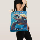 Just Turtley Chillin' - Zee Schildpad Kustleven Tote Bag (Dichtbij)