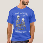Just Waiting For Halloween Bored Skeletons Playing T-shirt (Voorkant)