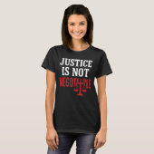 JUSTICE IS NOT NEGOTIABLE Bold Block Typography T-shirt (Voorkant volledig)