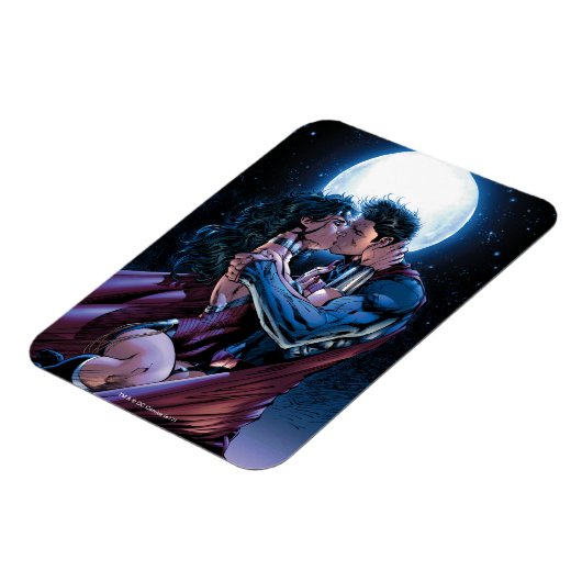 Justice League #12 Wonder Woman & Superman Kiss Magneet (Linkerzijde)