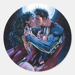 Justice League #12 Wonder Woman & Superman Kiss Ronde Sticker