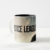 Justice League | Batman op slagveld Tweekleurige Koffiemok (Voorkant links)
