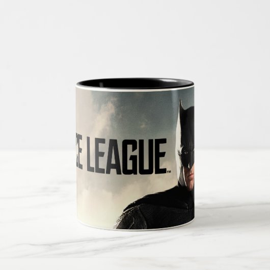 Justice League | Batman op slagveld Tweekleurige Koffiemok (Center)