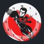 Justice League | Superman Flying Noir Pop Art Grote Klok<br><div class="desc">Bekijk deze pop-kunststijl van de Superman van de Justice League terwijl hij door de lucht vliegt. Deze zwarte en witte tekening wordt gecompenseerd door zijn heldere rode cape en rode S-Shield logo op zijn borst.</div>