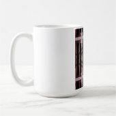 Justine gooit roze boudoir koffiemok (Links)