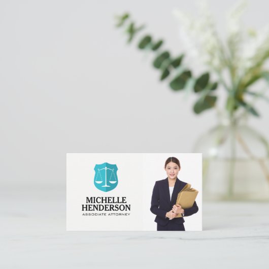 Justitie Weegschaal | Zakenvrouw met mappen Visitekaartje (Staand voorkant)