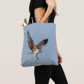 Juvenile Osprey tijdens de vlucht Tote Bag (Dichtbij)