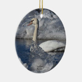 Juvenile Swan in de rivier Icey Keramisch Ornament (Rechts)