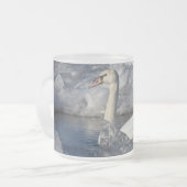 Juvenile Swan in de rivier Icey Matglas Koffiemok (Voorkant links)