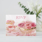 Juwelen, boxen en roze bloemen RSVP (Staand voorkant)