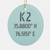 K2 Latitude en lengte Keramisch Ornament (Links)