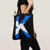 K Monogram bedekt met Schotse vlag stint Tote Bag (Dichtbij)