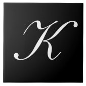 "K" Monogram Initiaal Wit op Zwart Tegeltje (Voorkant)