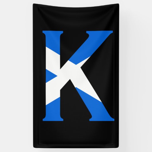 K Monogram over Scottish Vlag (v) bnrt Spandoek (Verticaal)