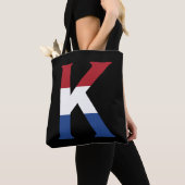 K Monogram overlay op NLD Vlag op bk stent Tote Bag (Dichtbij)