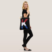 K Monogram overlay op NLD Vlag op bk stent Tote Bag (Op model)