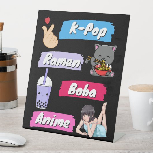 K-Pop, Ramen, Boba en Anime Pop Culture Fan Reclamebord Met Voetstuk (Insitu)