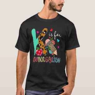 K voor kleuterleidster luipaard bloem potlood t-shirt
