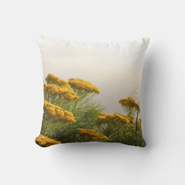 Kaap Mistige Gele Bloemen Kussen (Voorkant)