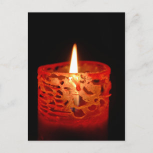 Kaars op een zwarte achtergrond briefkaart